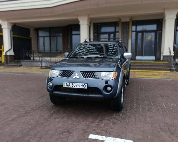 Сірий Міцубісі Л 200, об'ємом двигуна 2.5 л та пробігом 300 тис. км за 12300 $, фото 4 на Automoto.ua