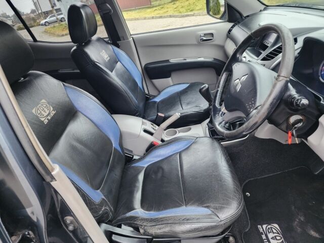 Сірий Міцубісі Л 200, об'ємом двигуна 2.5 л та пробігом 141 тис. км за 8153 $, фото 14 на Automoto.ua