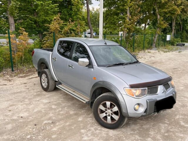 Серый Мицубиси Л 200, объемом двигателя 2.5 л и пробегом 118 тыс. км за 6500 $, фото 5 на Automoto.ua