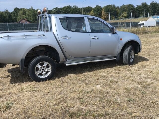 Сірий Міцубісі Л 200, об'ємом двигуна 2.5 л та пробігом 300 тис. км за 5242 $, фото 1 на Automoto.ua