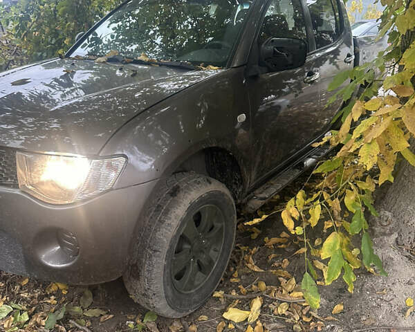 Мицубиси Л 200 2010 в Харькове на Automoto.ua Серый Мицубиси Л 200, объемом двигателя 2.48 л и пробегом 200 тыс. км за 7900 $, фото 3 на Automoto.ua