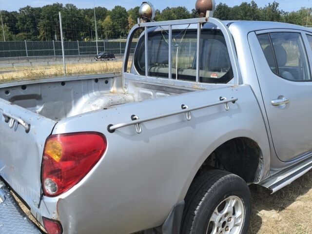 Сірий Міцубісі Л 200, об'ємом двигуна 2.5 л та пробігом 300 тис. км за 5242 $, фото 7 на Automoto.ua