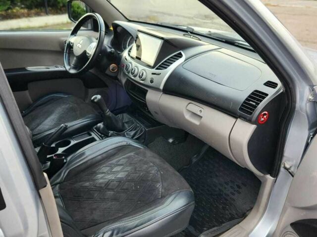 Сірий Міцубісі Л 200, об'ємом двигуна 2.5 л та пробігом 260 тис. км за 12500 $, фото 11 на Automoto.ua