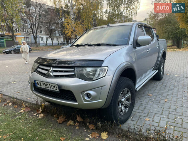 Серый Мицубиси Л 200, объемом двигателя 2.48 л и пробегом 180 тыс. км за 12200 $, фото 9 на Automoto.ua