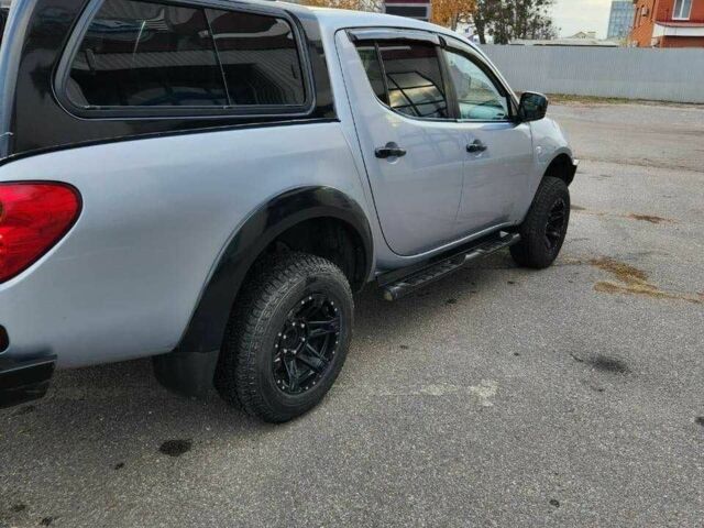 Сірий Міцубісі Л 200, об'ємом двигуна 2.5 л та пробігом 260 тис. км за 12500 $, фото 2 на Automoto.ua