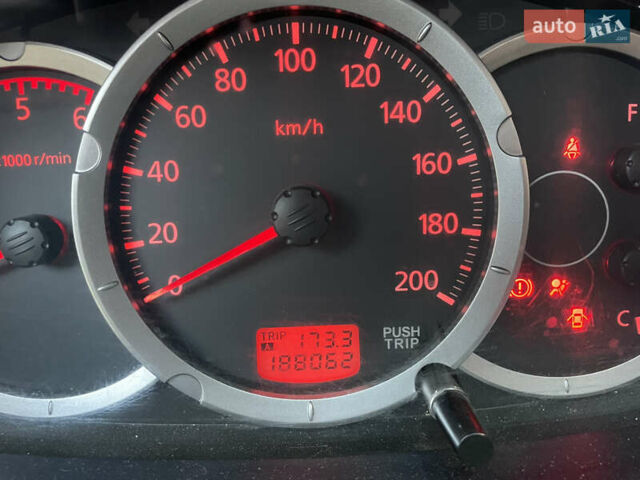 Серый Мицубиси Л 200, объемом двигателя 2.48 л и пробегом 180 тыс. км за 12200 $, фото 6 на Automoto.ua