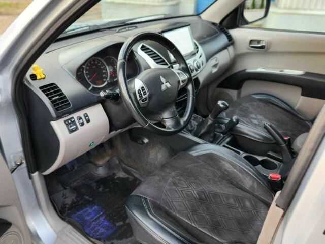 Сірий Міцубісі Л 200, об'ємом двигуна 2.5 л та пробігом 260 тис. км за 12500 $, фото 4 на Automoto.ua