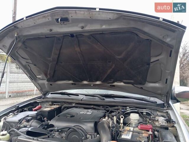 Сірий Міцубісі Л 200, об'ємом двигуна 2.48 л та пробігом 124 тис. км за 14200 $, фото 45 на Automoto.ua