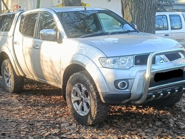 Серый Мицубиси Л 200, объемом двигателя 2.5 л и пробегом 306 тыс. км за 7500 $, фото 1 на Automoto.ua