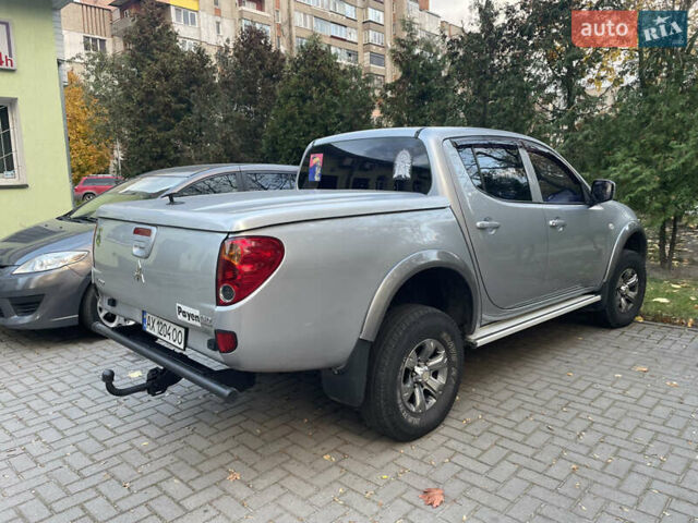 Серый Мицубиси Л 200, объемом двигателя 2.48 л и пробегом 180 тыс. км за 12200 $, фото 7 на Automoto.ua