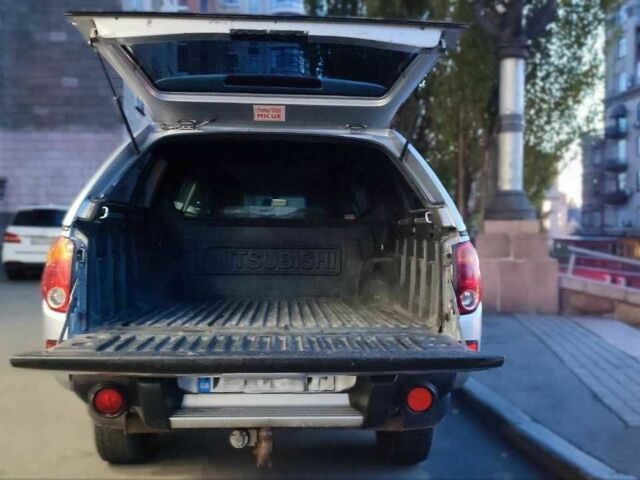 Сірий Міцубісі Л 200, об'ємом двигуна 2.5 л та пробігом 187 тис. км за 14077 $, фото 6 на Automoto.ua