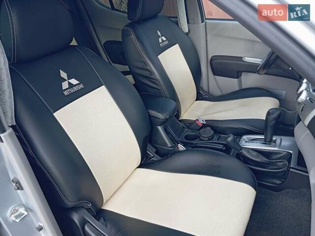 Сірий Міцубісі Л 200, об'ємом двигуна 2.48 л та пробігом 124 тис. км за 14200 $, фото 24 на Automoto.ua