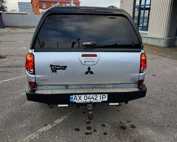Сірий Міцубісі Л 200, об'ємом двигуна 2.48 л та пробігом 260 тис. км за 13000 $, фото 2 на Automoto.ua