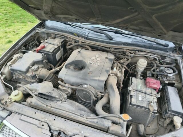 Серый Мицубиси Л 200, объемом двигателя 2.5 л и пробегом 251 тыс. км за 15500 $, фото 14 на Automoto.ua