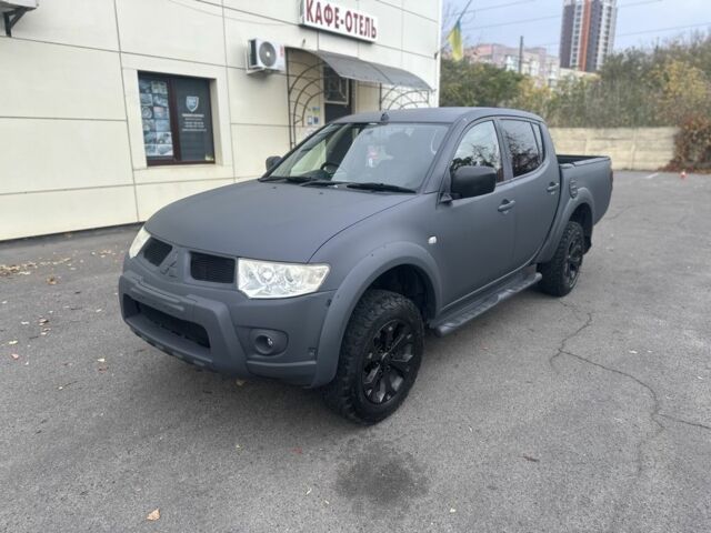 Сірий Міцубісі Л 200, об'ємом двигуна 2.5 л та пробігом 125 тис. км за 7599 $, фото 2 на Automoto.ua