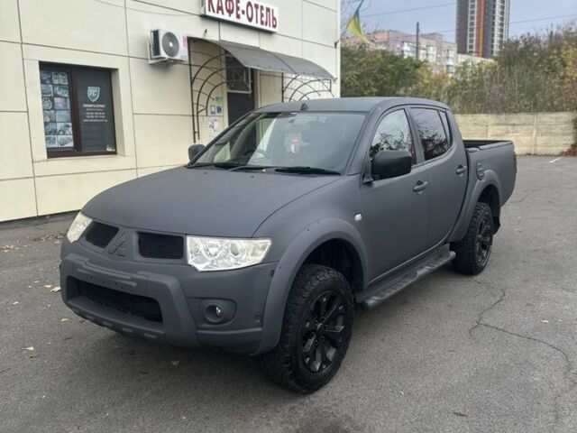 Сірий Міцубісі Л 200, об'ємом двигуна 2.5 л та пробігом 125 тис. км за 7599 $, фото 4 на Automoto.ua