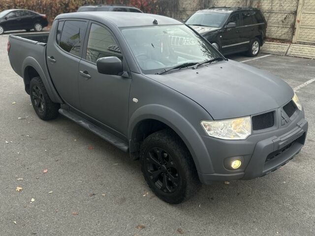 Сірий Міцубісі Л 200, об'ємом двигуна 2.5 л та пробігом 125 тис. км за 7599 $, фото 7 на Automoto.ua