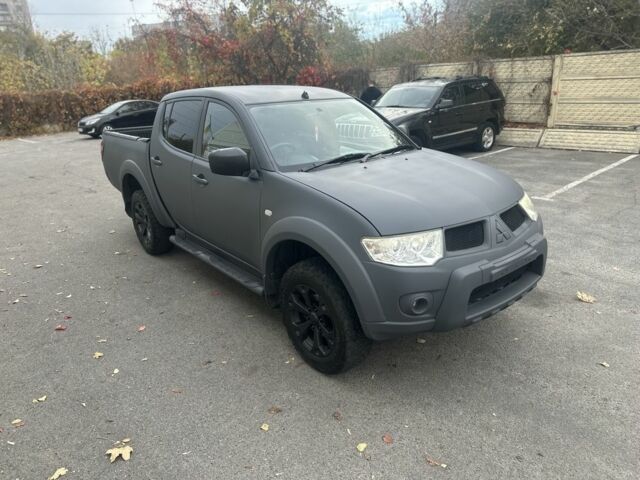 Мицубиси Л 200 2012 в Днепре (Днепропетровске) на Automoto.ua Серый Мицубиси Л 200, объемом двигателя 2.5 л и пробегом 125 тыс. км за 7850 $, фото 3 на Automoto.ua