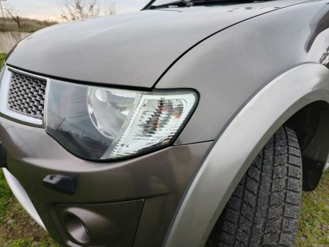 Серый Мицубиси Л 200, объемом двигателя 2.5 л и пробегом 251 тыс. км за 15500 $, фото 15 на Automoto.ua