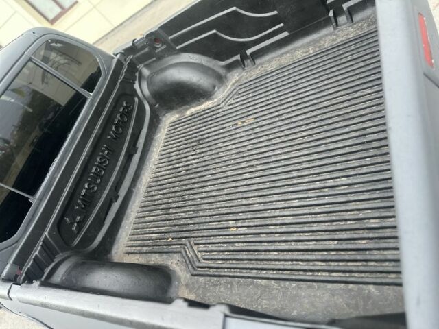 Мицубиси Л 200 2012 в Днепре (Днепропетровске) на Automoto.ua Серый Мицубиси Л 200, объемом двигателя 2.5 л и пробегом 125 тыс. км за 7850 $, фото 8 на Automoto.ua