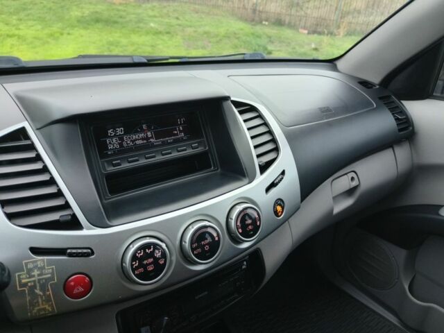 Серый Мицубиси Л 200, объемом двигателя 2.5 л и пробегом 251 тыс. км за 15500 $, фото 20 на Automoto.ua