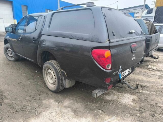 Серый Мицубиси Л 200, объемом двигателя 2.5 л и пробегом 250 тыс. км за 9209 $, фото 3 на Automoto.ua