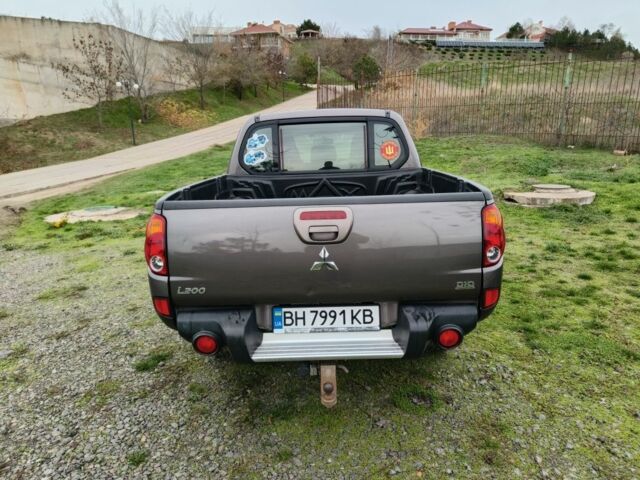 Серый Мицубиси Л 200, объемом двигателя 2.5 л и пробегом 251 тыс. км за 15500 $, фото 9 на Automoto.ua
