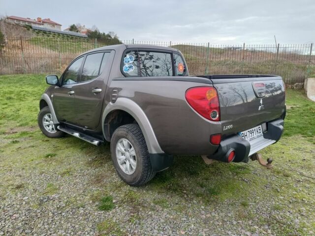 Серый Мицубиси Л 200, объемом двигателя 2.5 л и пробегом 251 тыс. км за 15500 $, фото 10 на Automoto.ua