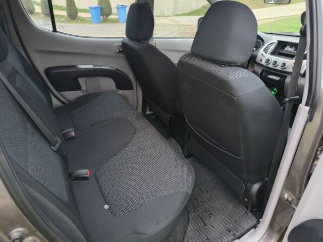 Серый Мицубиси Л 200, объемом двигателя 2.5 л и пробегом 251 тыс. км за 15500 $, фото 5 на Automoto.ua