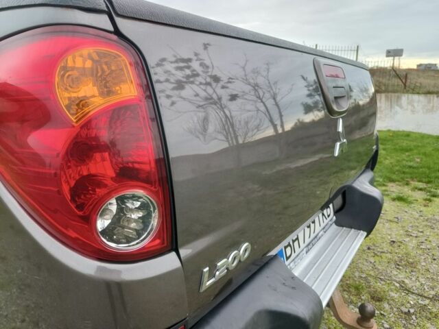 Серый Мицубиси Л 200, объемом двигателя 2.5 л и пробегом 251 тыс. км за 15500 $, фото 16 на Automoto.ua