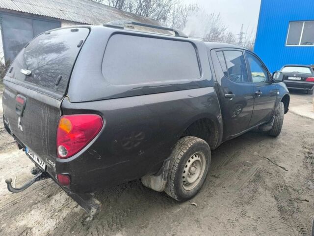 Серый Мицубиси Л 200, объемом двигателя 2.5 л и пробегом 250 тыс. км за 9209 $, фото 2 на Automoto.ua