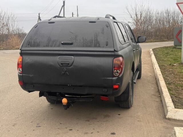 Сірий Міцубісі Л 200, об'ємом двигуна 2.5 л та пробігом 150 тис. км за 7500 $, фото 2 на Automoto.ua