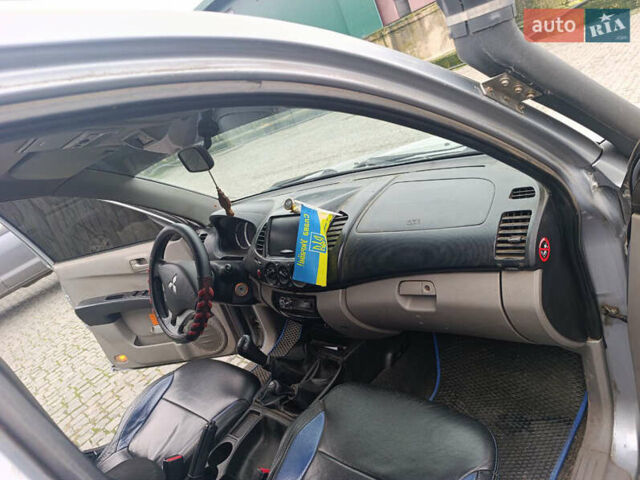 Серый Мицубиси Л 200, объемом двигателя 2.48 л и пробегом 299 тыс. км за 13900 $, фото 7 на Automoto.ua