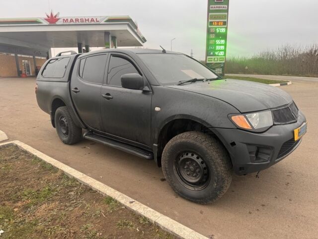 Сірий Міцубісі Л 200, об'ємом двигуна 2.5 л та пробігом 150 тис. км за 7500 $, фото 4 на Automoto.ua