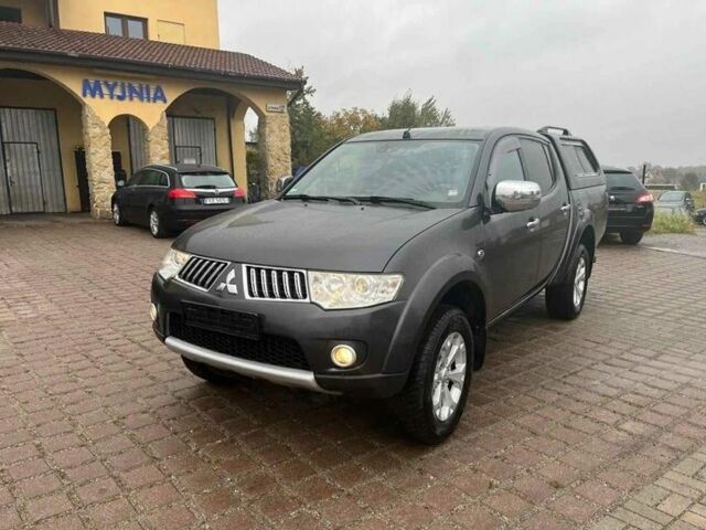 Серый Мицубиси Л 200, объемом двигателя 2.5 л и пробегом 230 тыс. км за 5000 $, фото 2 на Automoto.ua