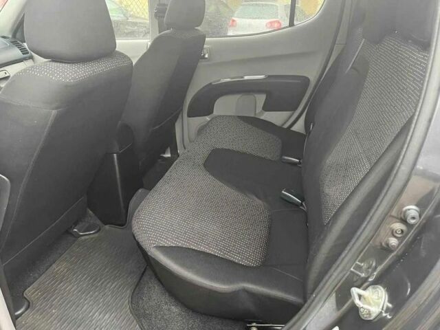 Серый Мицубиси Л 200, объемом двигателя 2.5 л и пробегом 230 тыс. км за 5000 $, фото 10 на Automoto.ua