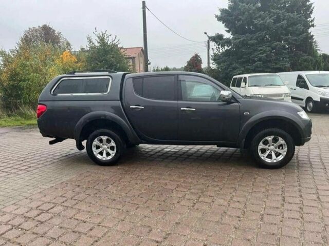 Серый Мицубиси Л 200, объемом двигателя 2.5 л и пробегом 230 тыс. км за 5000 $, фото 3 на Automoto.ua