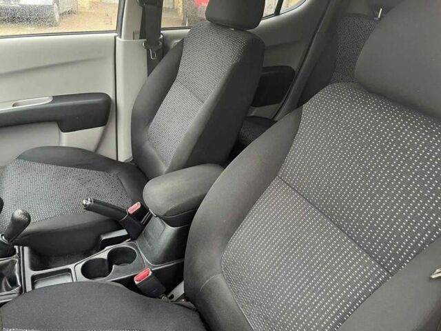 Серый Мицубиси Л 200, объемом двигателя 2.5 л и пробегом 230 тыс. км за 5000 $, фото 12 на Automoto.ua