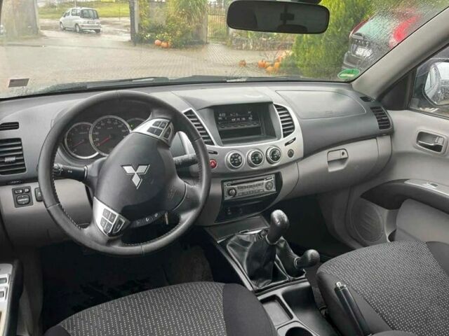 Серый Мицубиси Л 200, объемом двигателя 2.5 л и пробегом 230 тыс. км за 5000 $, фото 13 на Automoto.ua