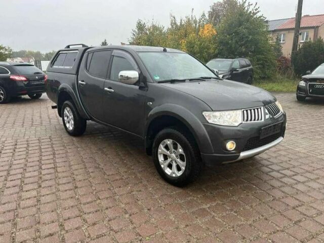 Серый Мицубиси Л 200, объемом двигателя 2.5 л и пробегом 230 тыс. км за 5000 $, фото 1 на Automoto.ua