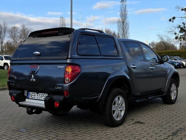 Серый Мицубиси Л 200, объемом двигателя 2.5 л и пробегом 130 тыс. км за 5222 $, фото 3 на Automoto.ua