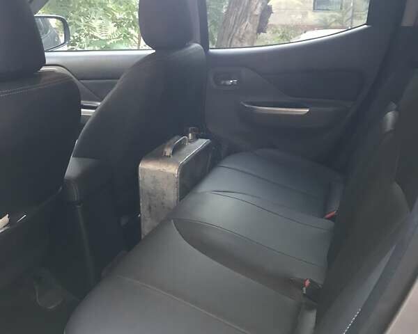 Серый Мицубиси Л 200, объемом двигателя 2.44 л и пробегом 149 тыс. км за 25000 $, фото 5 на Automoto.ua