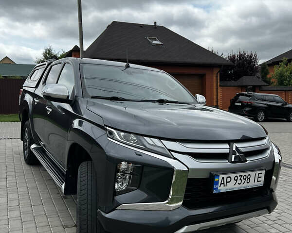 Сірий Міцубісі Л 200, об'ємом двигуна 2.44 л та пробігом 157 тис. км за 30300 $, фото 1 на Automoto.ua