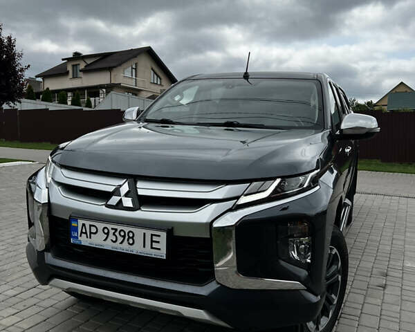 Сірий Міцубісі Л 200, об'ємом двигуна 2.44 л та пробігом 157 тис. км за 30300 $, фото 3 на Automoto.ua