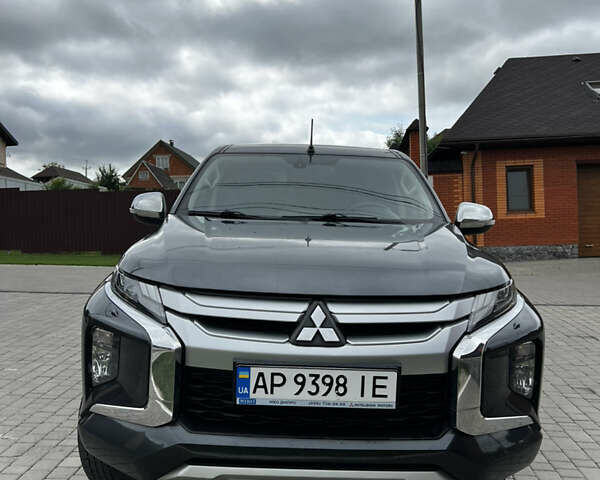 Сірий Міцубісі Л 200, об'ємом двигуна 2.44 л та пробігом 157 тис. км за 30300 $, фото 2 на Automoto.ua