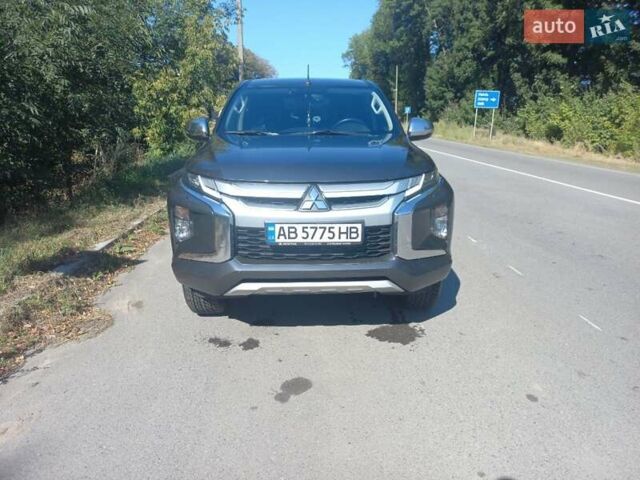 Серый Мицубиси Л 200, объемом двигателя 2.44 л и пробегом 57 тыс. км за 34500 $, фото 1 на Automoto.ua