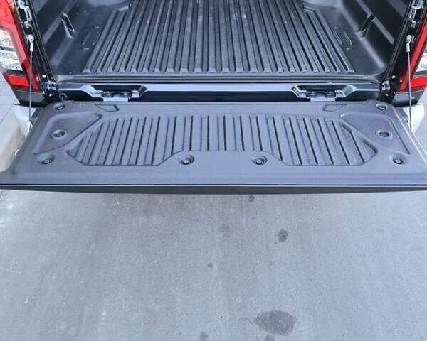 Серый Мицубиси Л 200, объемом двигателя 2.44 л и пробегом 4 тыс. км за 44400 $, фото 46 на Automoto.ua