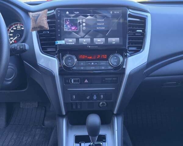 Серый Мицубиси Л 200, объемом двигателя 2.44 л и пробегом 4 тыс. км за 44400 $, фото 24 на Automoto.ua