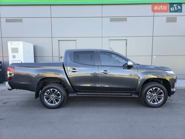 Серый Мицубиси Л 200, объемом двигателя 2.44 л и пробегом 4 тыс. км за 44400 $, фото 4 на Automoto.ua