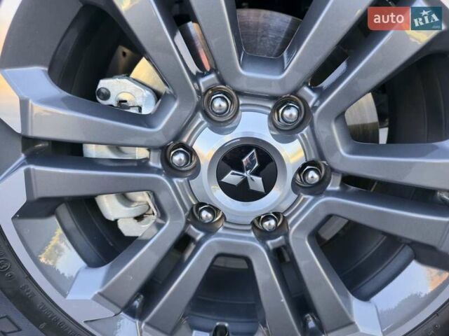 Серый Мицубиси Л 200, объемом двигателя 2.44 л и пробегом 4 тыс. км за 44400 $, фото 45 на Automoto.ua